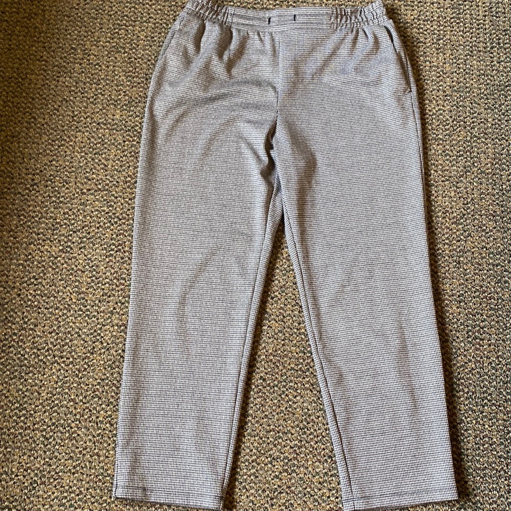 Houndstooth pull-on ankle pants